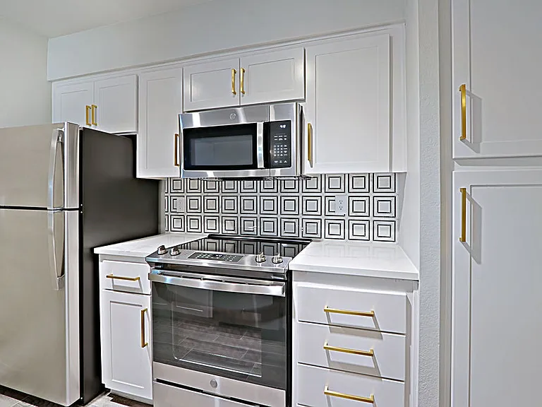 Strada — Photo 1