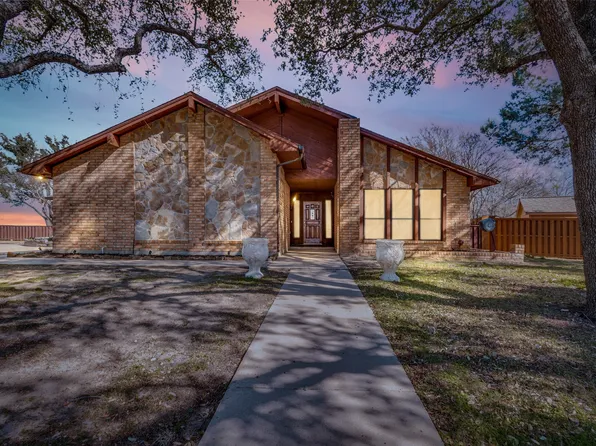 8828 Glen Hollow Dr, Fort Worth, TX 76179