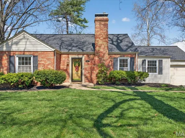 881 Victoria Pl, Saint Louis, MO 63122