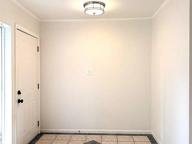 2429 W Settlers Way — Photo 3