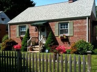 160 Alden St, Fairfield, CT 06824