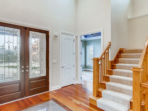 4th image of 609 Nelson Cir