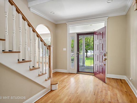 5th image of 2210 Schiller Ave