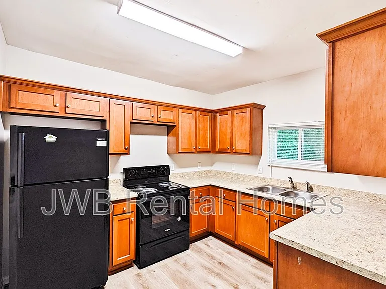 1265 W 31st St — Photo 2
