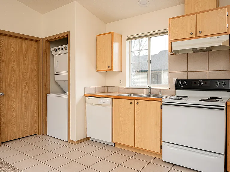 Corporate Woods Apartments — Photo 11