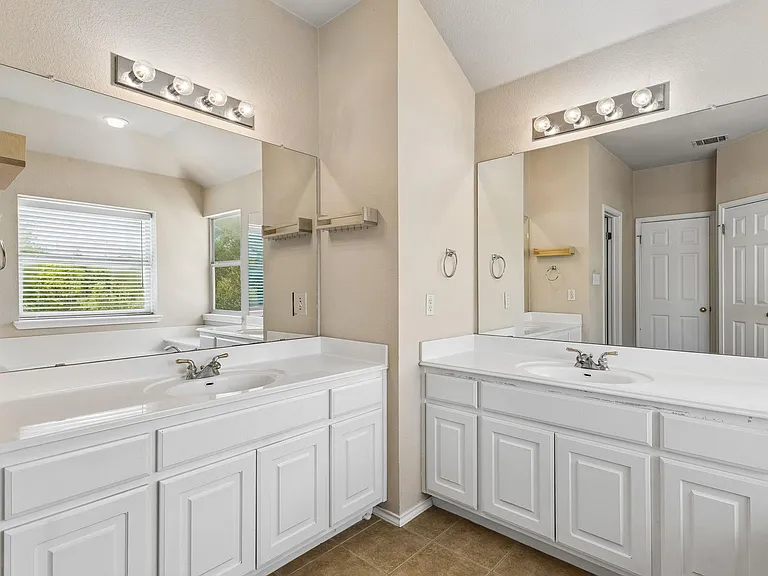 2404 Kristen Ln — Photo 28