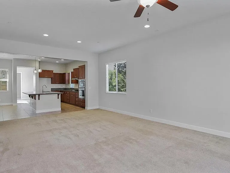 989 Hayman St — Photo 18