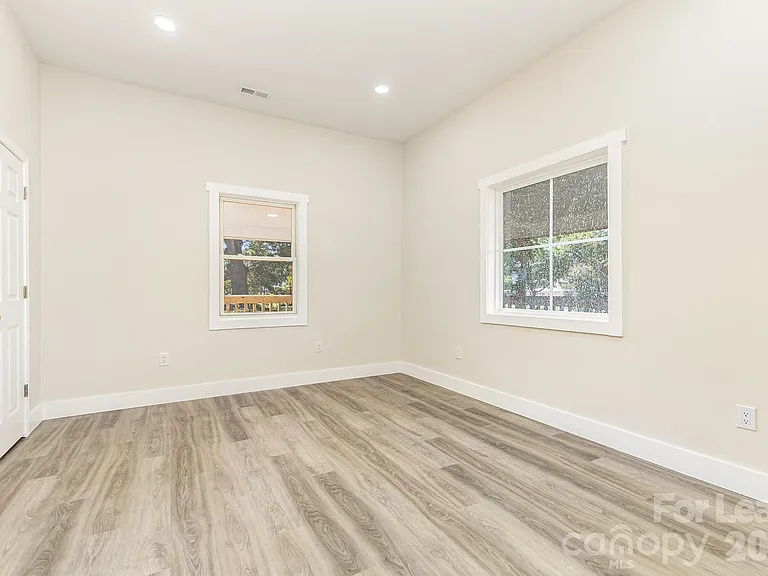 1205 S Lafayette St — Photo 8