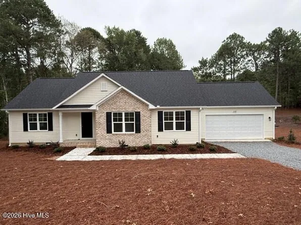 108 Barberry Ct, West End, NC 27376