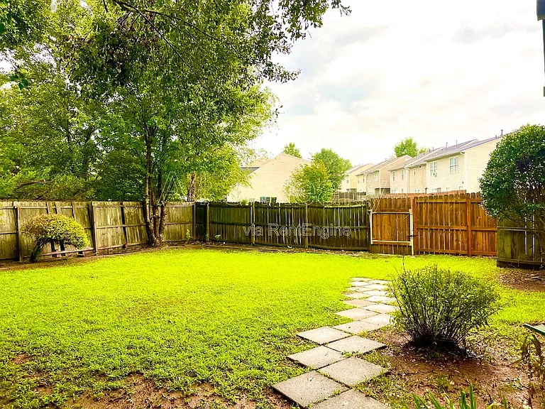311 Coral Cir — Photo 20