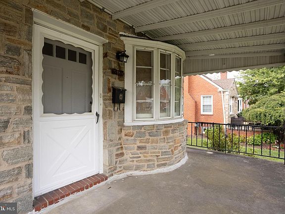 5th image of 3211 Shelburne Rd