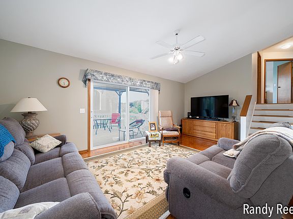3rd image of 2851 Aldale Dr NE