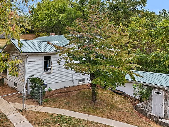5th image of 130 Lyons Dr