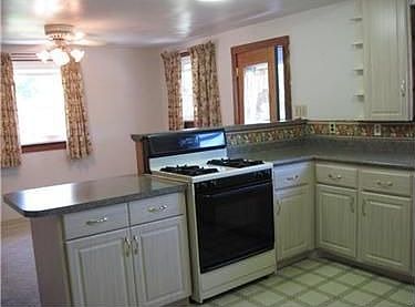 4th image of 13700 Lincoln Way