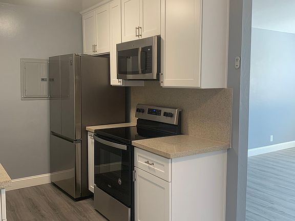 2nd image of 40 Glen Eyrie Ave #126nbfkqu