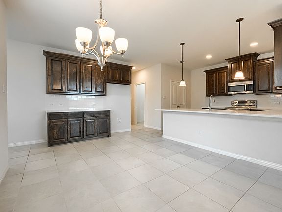 3rd image of 237 Teakwood Dr