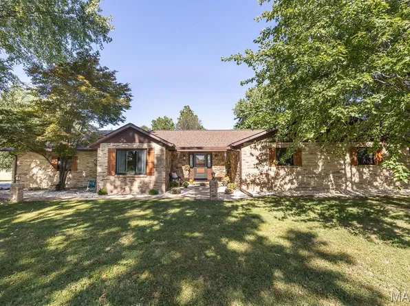 2001 Tiffany Dr, Belleville, IL 62223