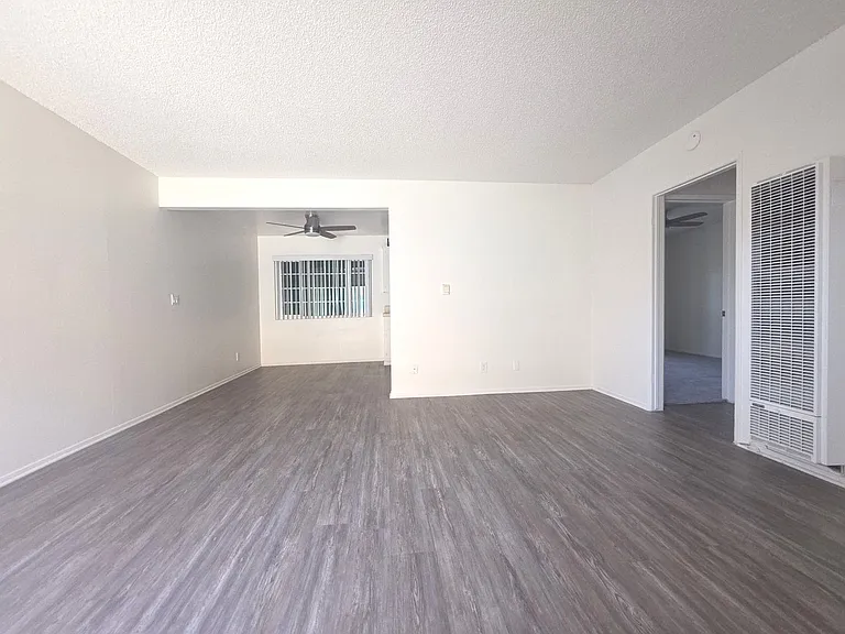 22322 Kent Ave — Photo 2