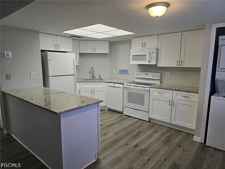 5019 SW 16th Pl #102 — Photo 3