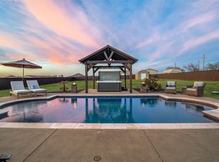 302 Amber Ln, Nevada, TX 75173