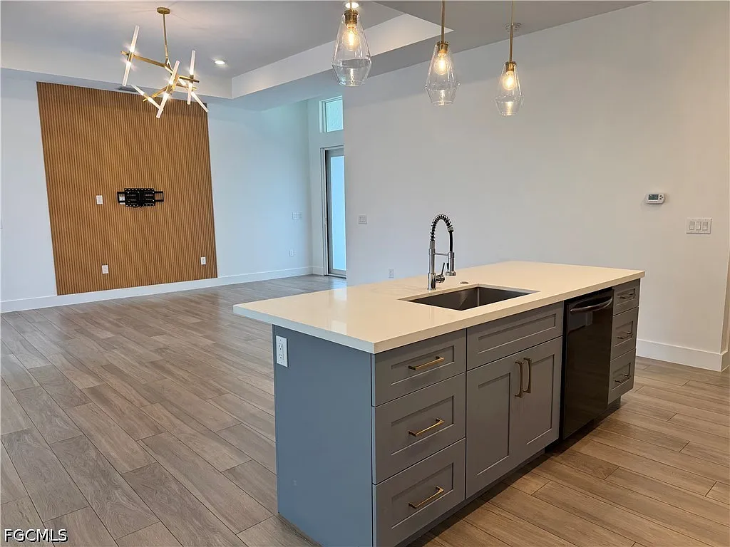 4 bed, 2.0 bath, 1956 sqft, $3,400 — Photo 3