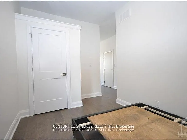 571 McLeod St #1A — Photo 7