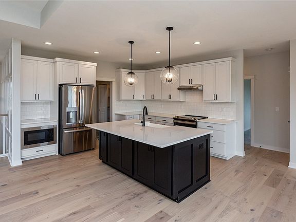 4th image of 2635 Serenity Dr