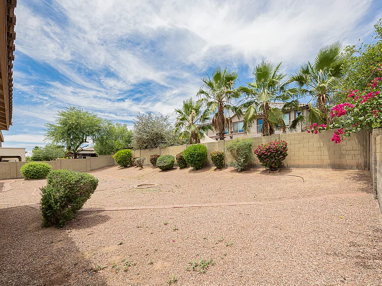 15268 W Coolidge St — Photo 35