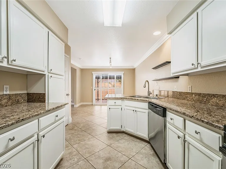 2831 Mill Point Dr — Photo 11