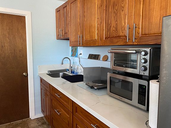 Kitchenette and Appliances