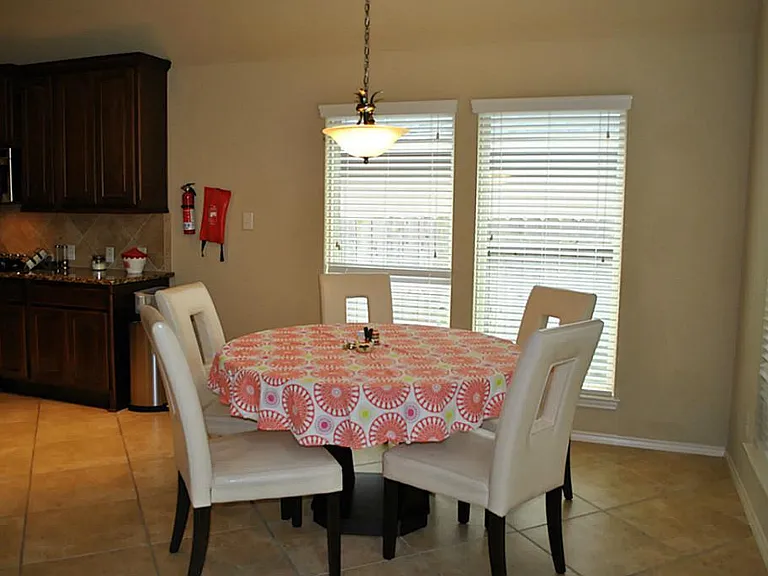 1403 Laura Hills Ln — Photo 4