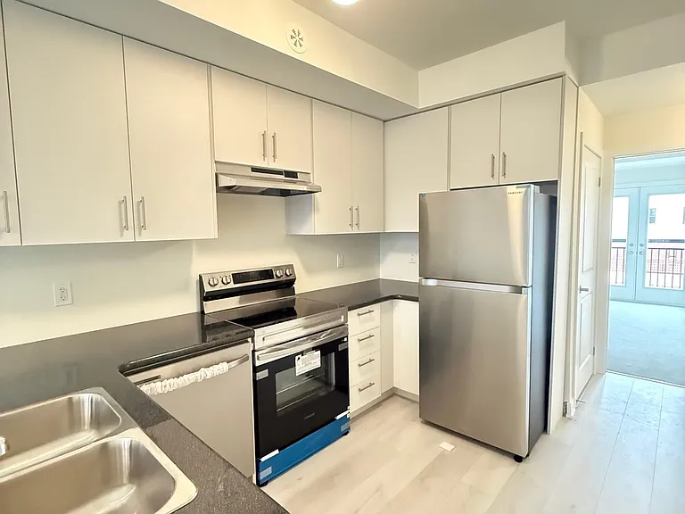 15100-235 Yonge St #111 — Photo 6
