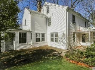 21 Station Rd, Great Neck, NY 11023