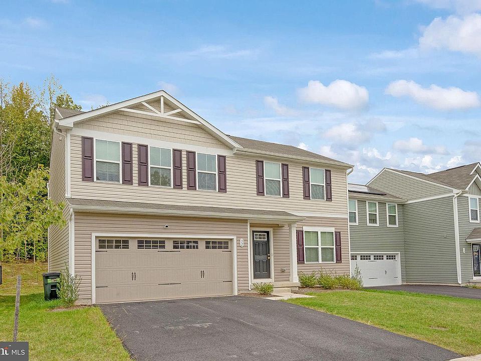 1st image of 32 Tilia Dr
