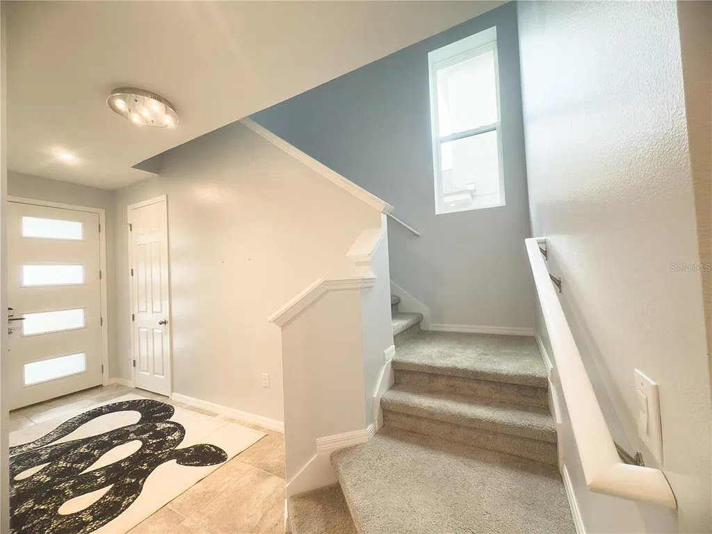4 bed, 2.5 bath, 2365 sqft, $3,050 — Photo 4