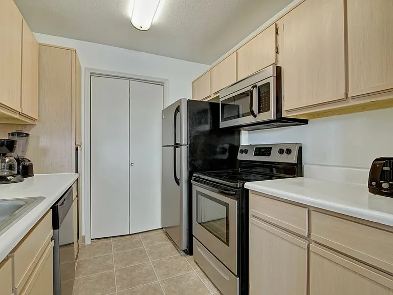 St. James Place — Photo 14