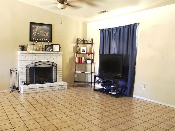 4th image of 2404 N Oak Park Court