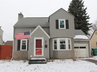 34 Lyndale Dr, Gates, NY 14624