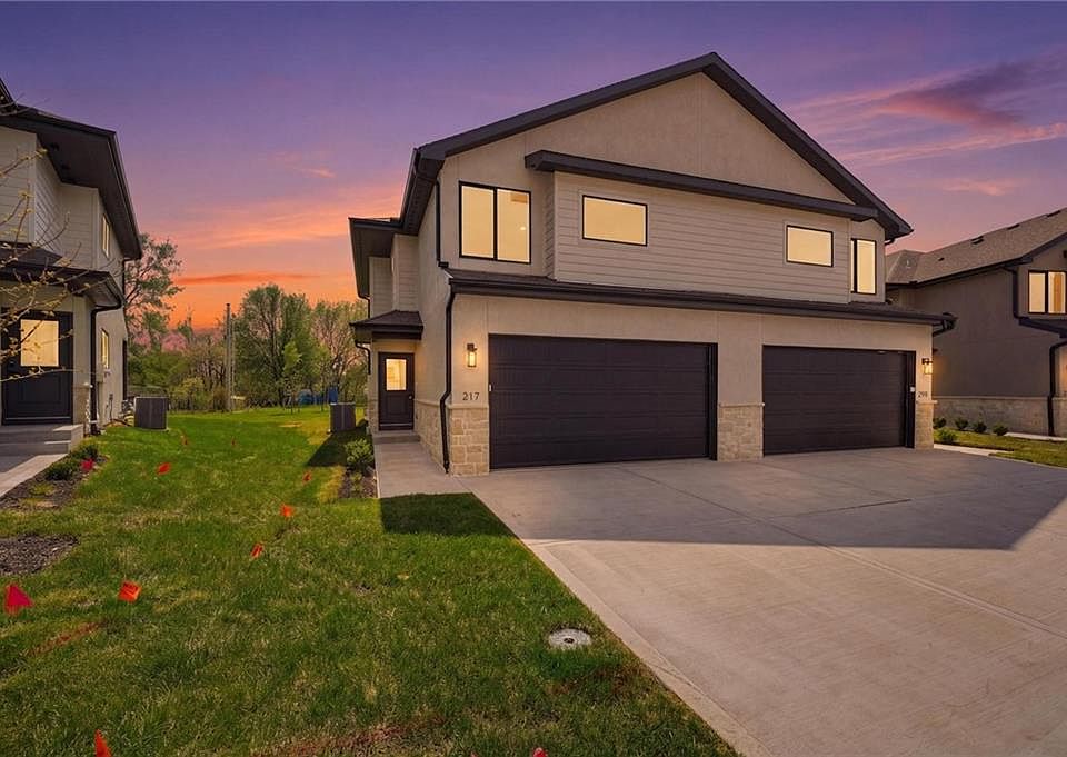 1st image of 217 NW Orchard Ct