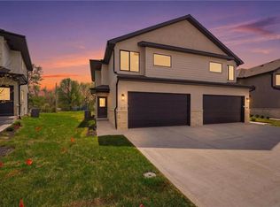 217 NW Orchard Ct, Lees Summit, MO 64063