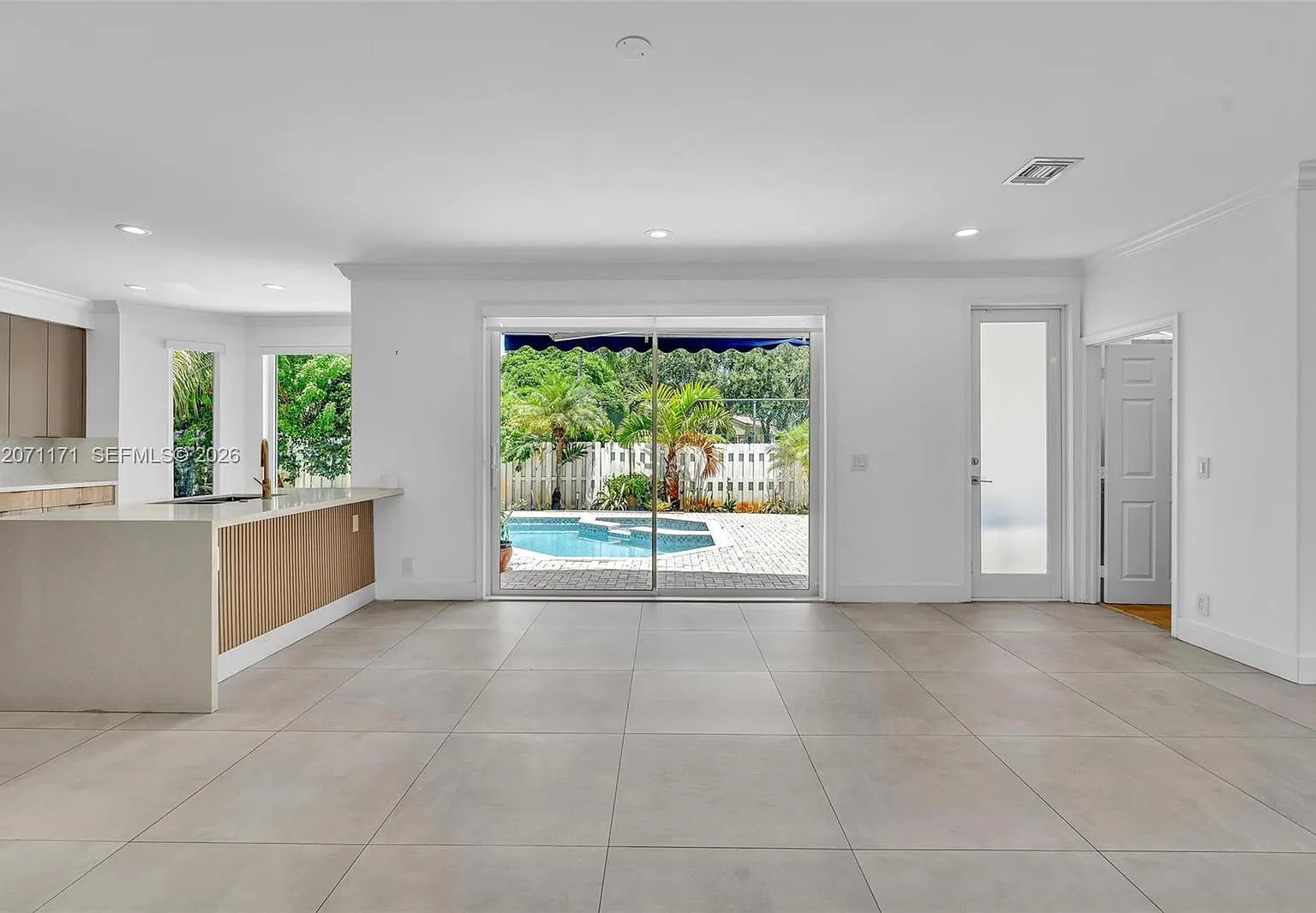 4 bed, 3.0 bath, 3200 sqft, $8,750 — Photo 4