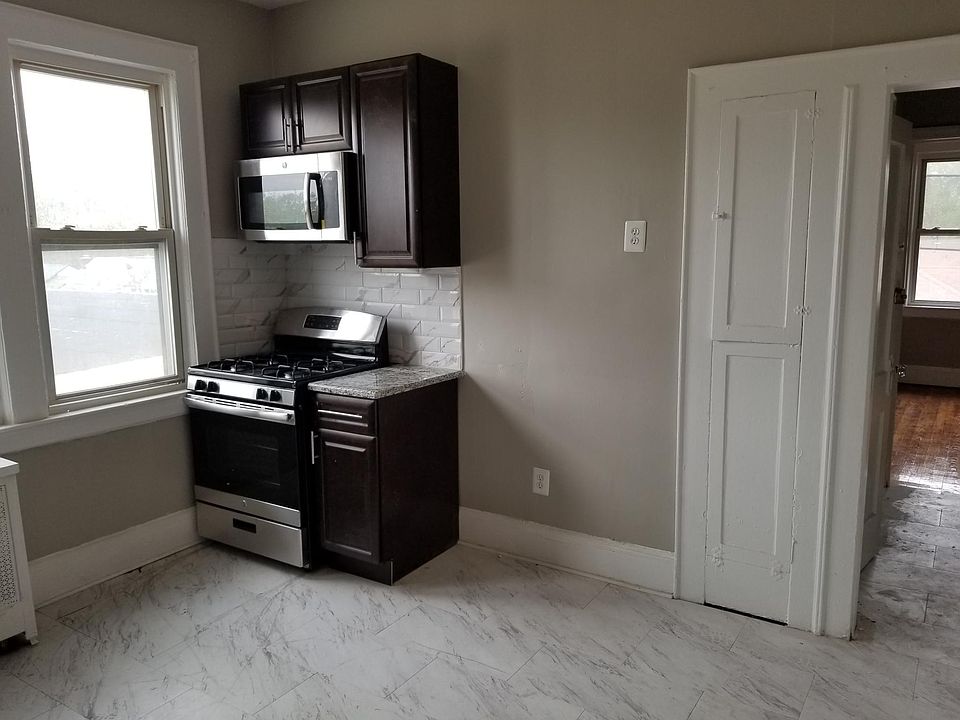 2nd image of 86 Fuller Pl #4