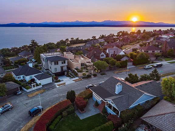 Perched on a corner lot on Magnolia's coveted West Hill, you'll enjoy expansive views of Mount Rainier, Downtown Seattle, the Olympics and the Puget Sound ferries.
