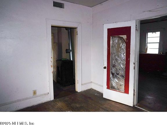 5th image of 548 W 19TH Street