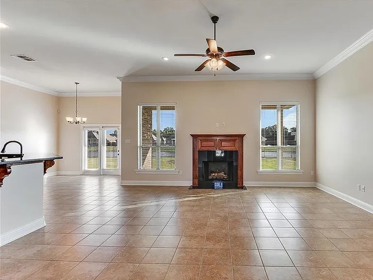 4576 Stonewall Dr — Photo 4