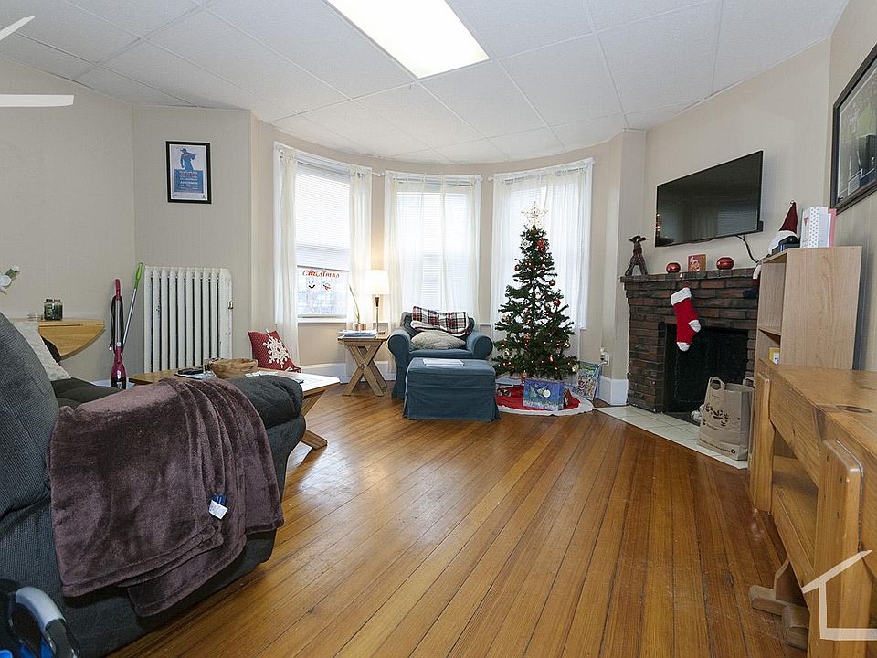 2nd image of 879 Beacon St APT 052