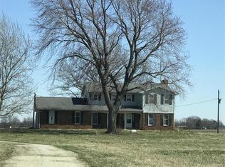 1906 N 1200 St, Brownstown, IL 62418