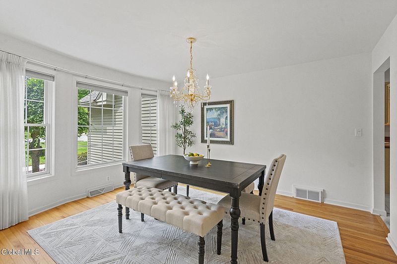 4th image of 6 Ashley Place