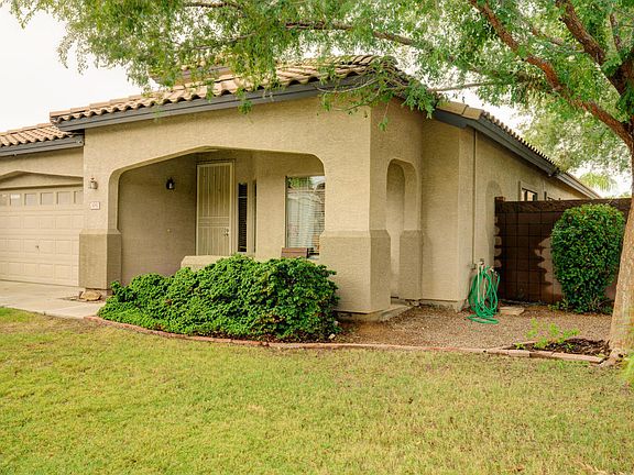3rd image of 1092 E Jade Dr