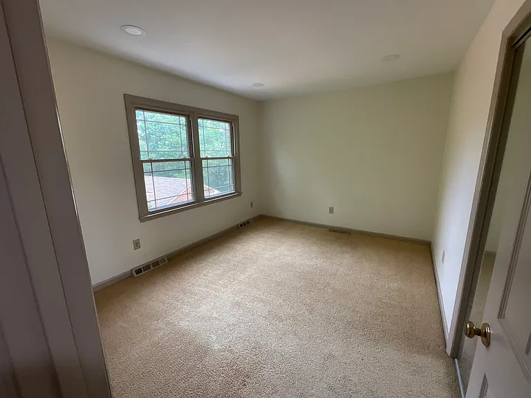 1353 Gray Hawk Rd — Photo 10